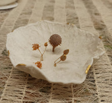 Charger l'image dans la galerie, A l'ombre du tilleul