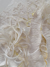 Charger l'image dans la galerie, Blanches plumes, blanche porcelaine
