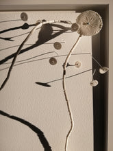 Charger l'image dans la galerie, Tableau de porcelaine "La Rencontre"