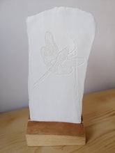 Charger l'image dans la galerie, Lithophanie "Libellule sur brin d'herbe"