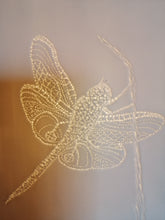 Charger l'image dans la galerie, Lithophanie "Libellule sur brin d'herbe"